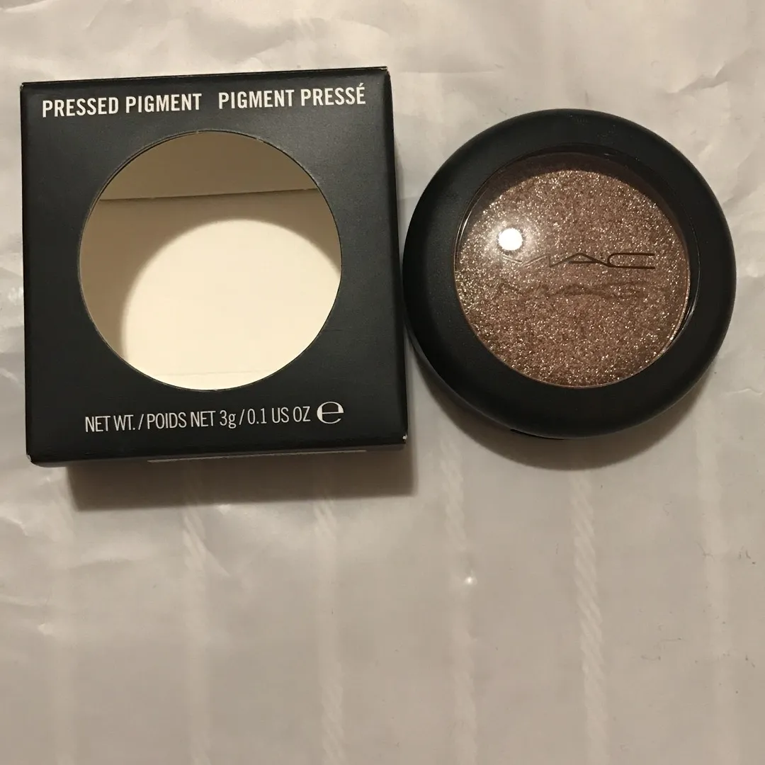 MAC Shimmer Pigment For Eyes And Face New photo 1