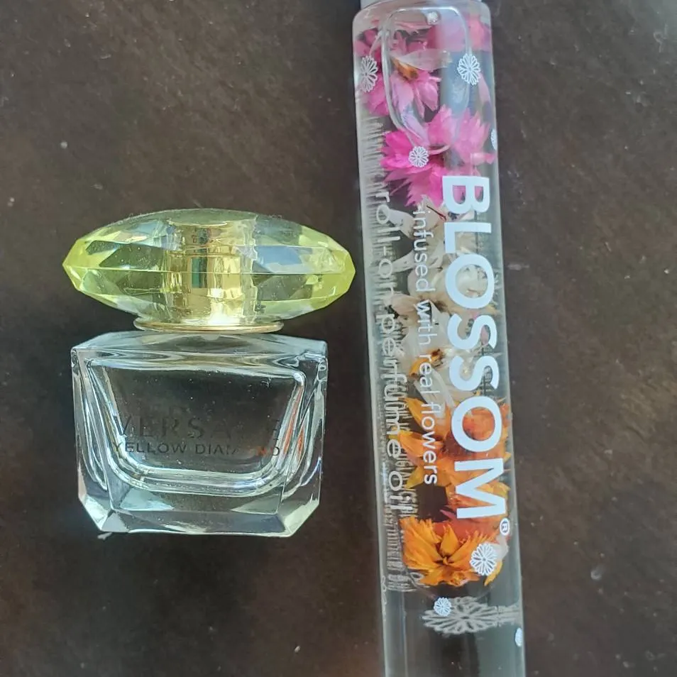 Versace - Yellow Diamond Mini & Blossom Roll-On  Perfume Oil photo 1
