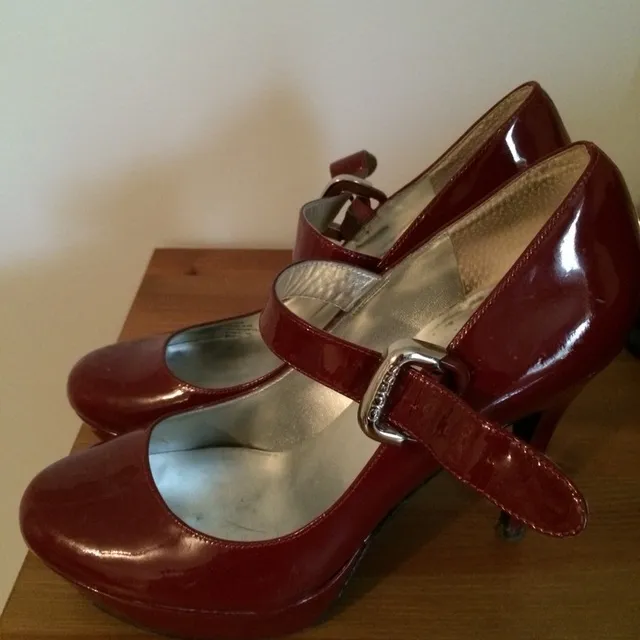 High Heel Guess Shoes. Size 7 photo 1