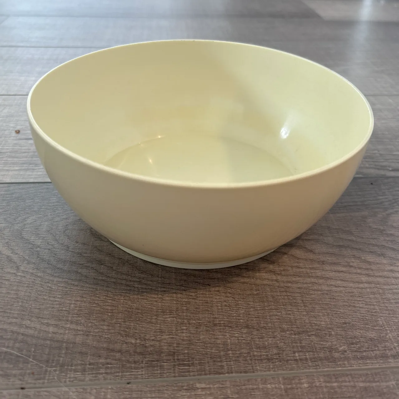 Plastic bowl photo 1