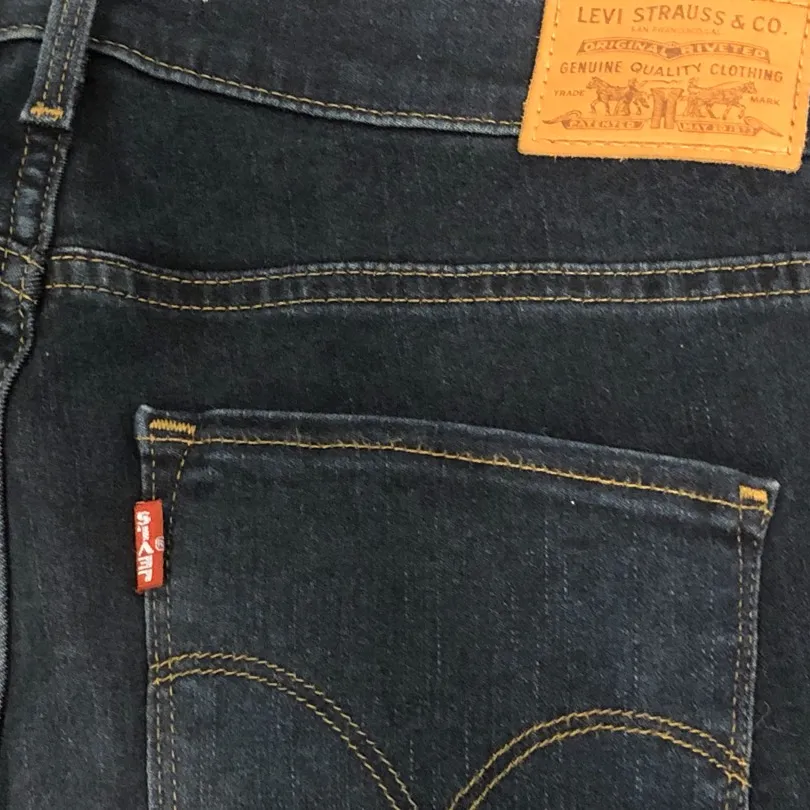 Levi’s Dark Blue Skinny Jeans – Size 28x30 photo 5