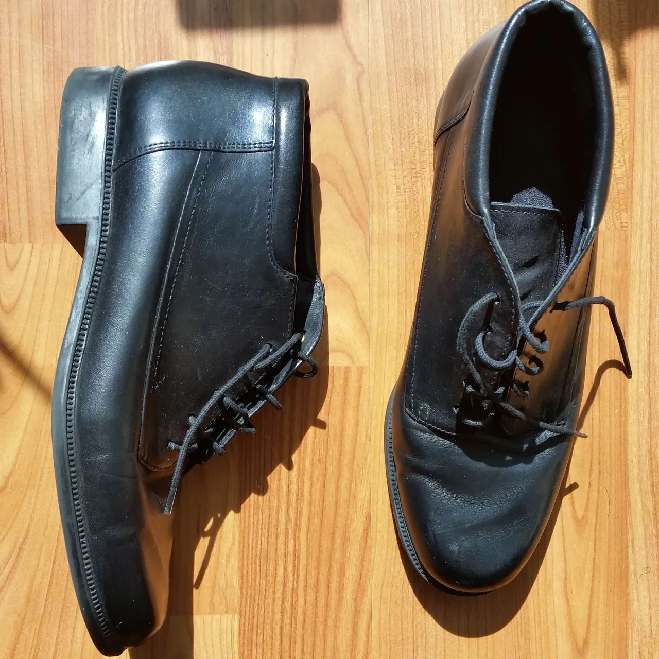 Short black leather boots (womens size 7) photo 3