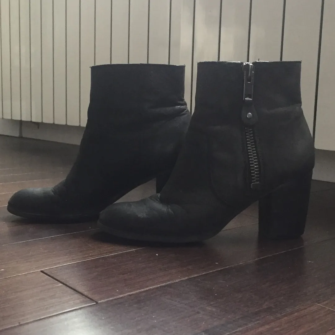 Black Heeled Boots photo 1