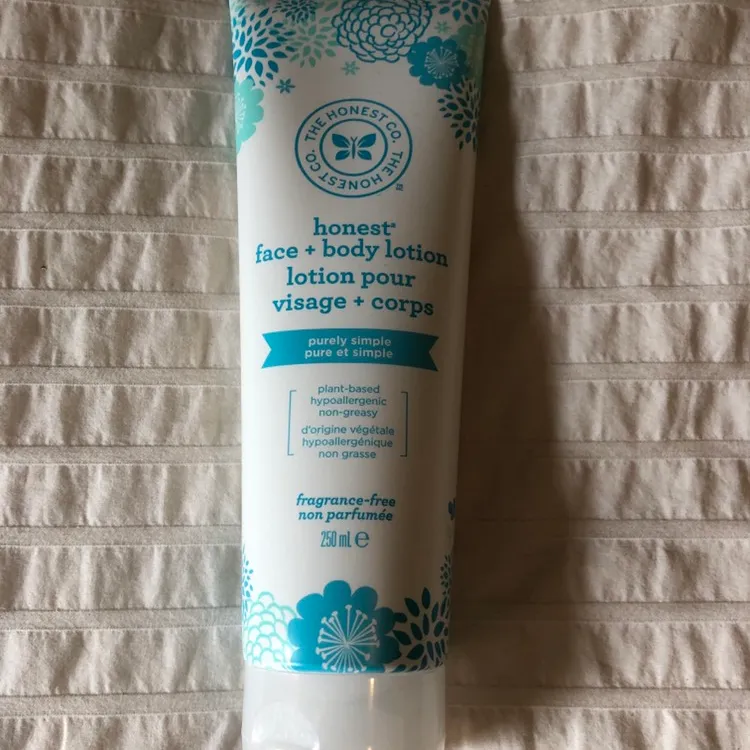 Honest Face + Body Lotion NEVER USED photo 1