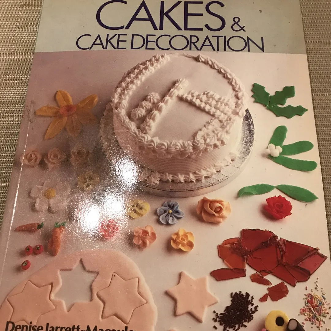 Retro Cakes And Cake Decoration Book photo 1