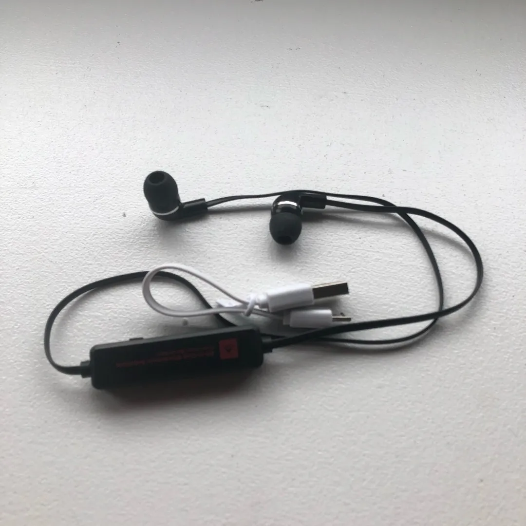 Wireless Headphones With Charger photo 1