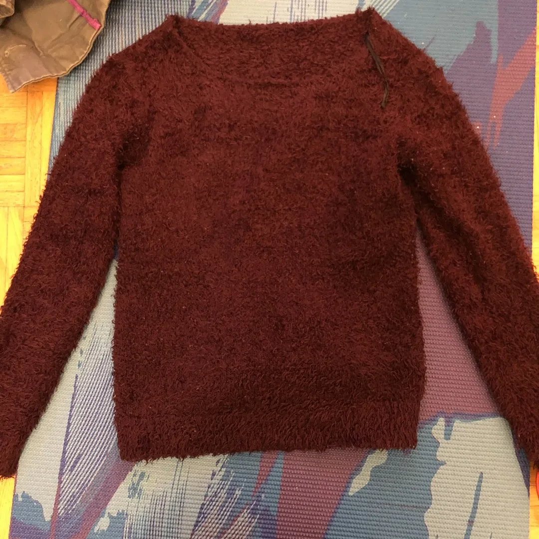 Fuzzy XS HM Sweater photo 1