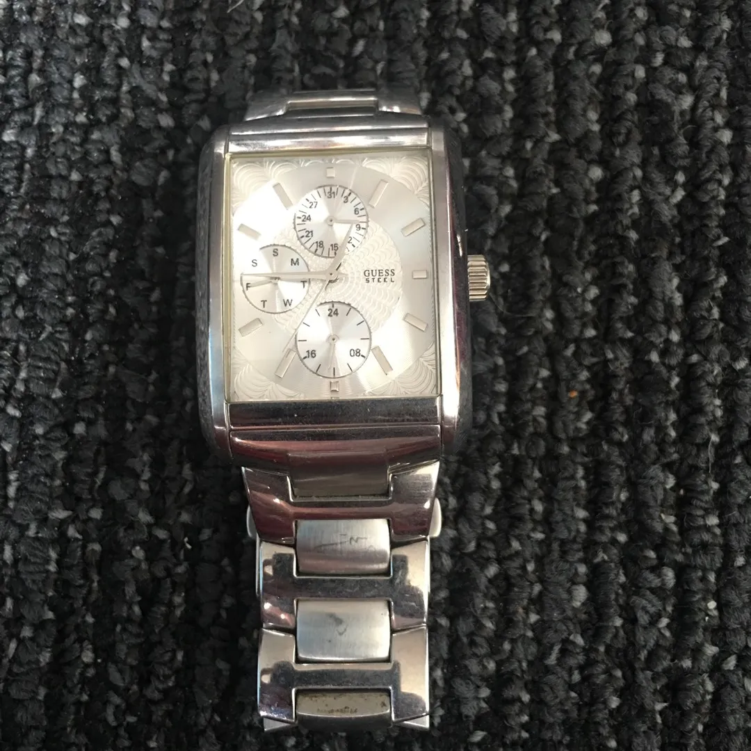 AUTHENTIC GUESS WATCH photo 1