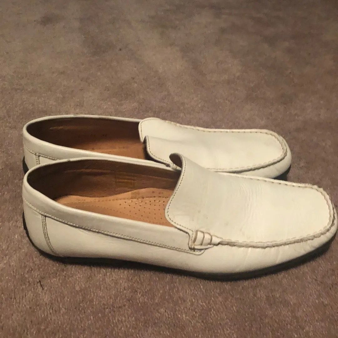 Men’s White Loafers photo 3