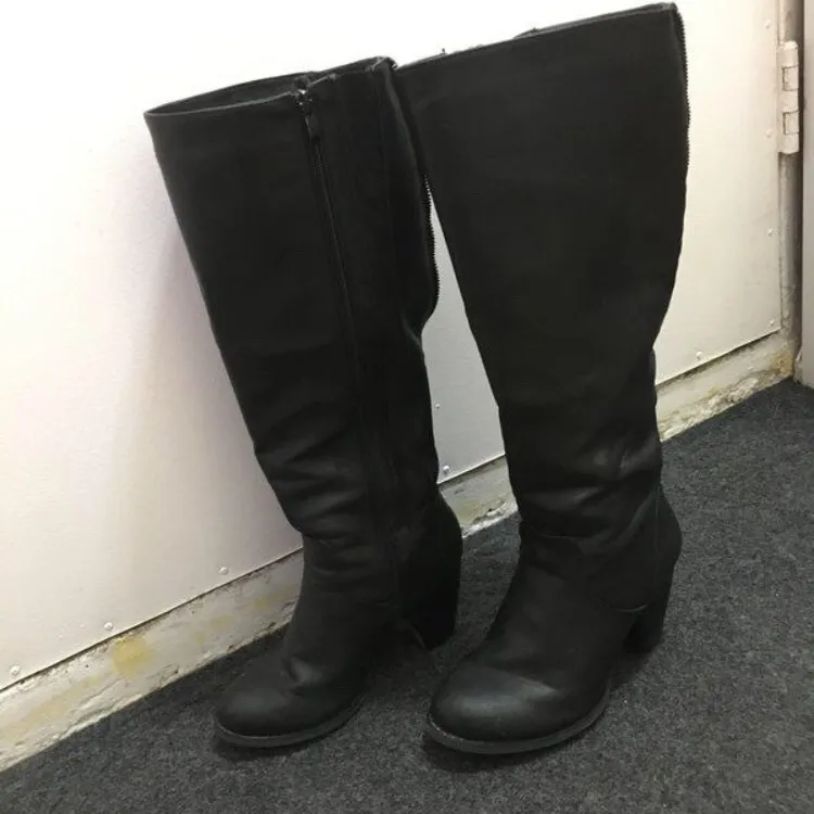 Size 7W Wide Calf Boots photo 1