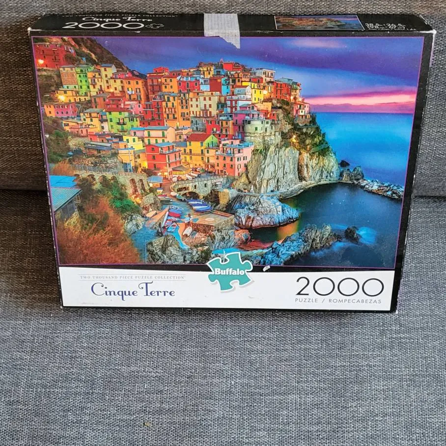 2000 Piece Puzzle photo 1