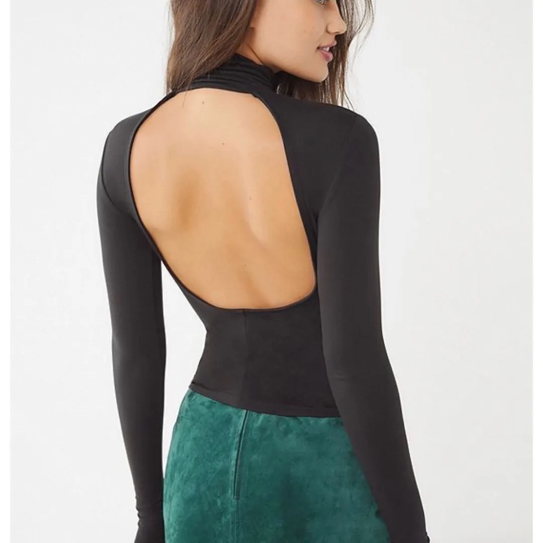 Cut Out Back Bock Top Urban Outfitters photo 1