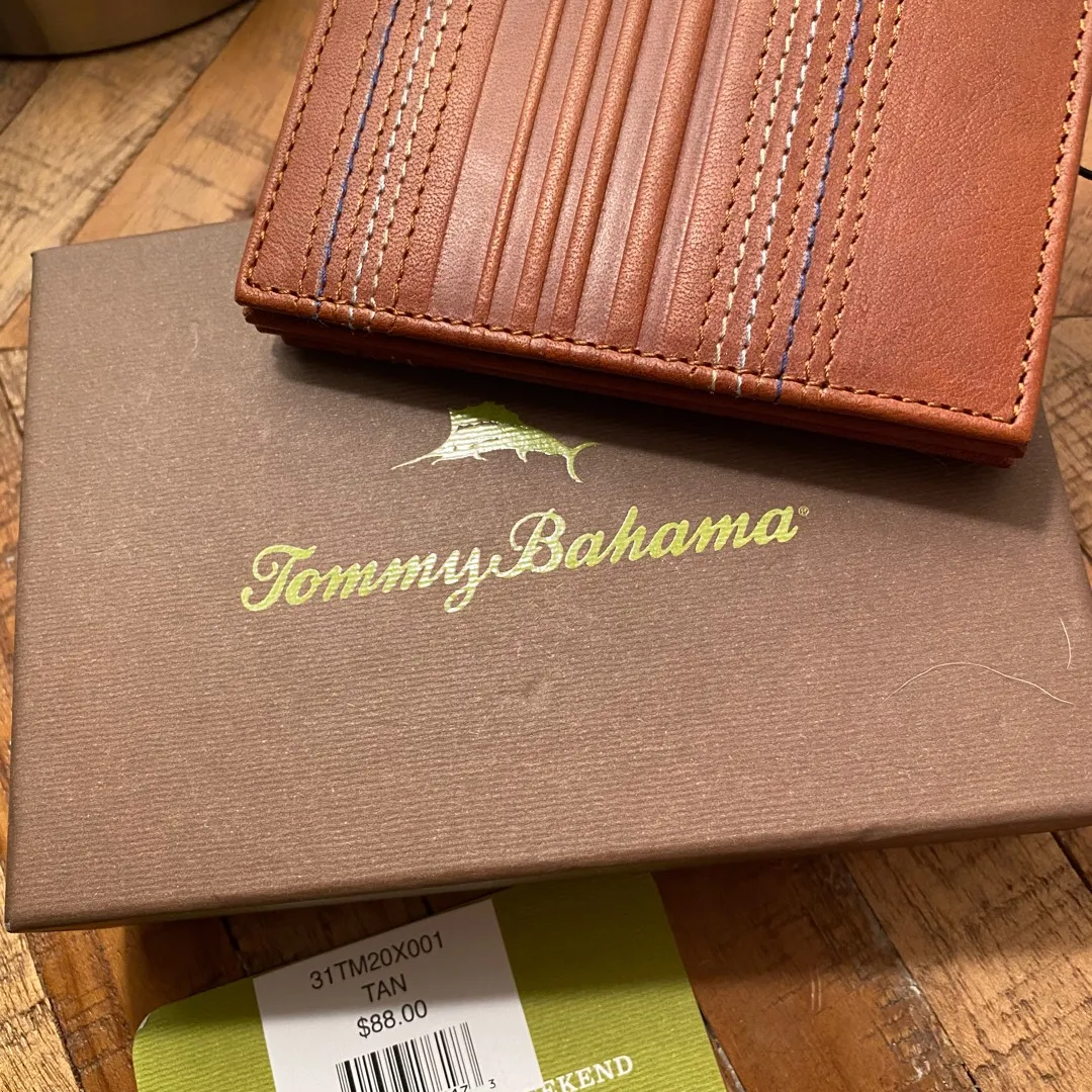 BNIB Tommy Bahama Tan Slim Leather Wallet photo 1