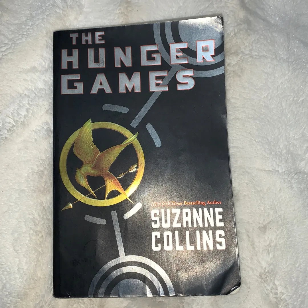 THE HUNGER GAMES BOOK photo 1