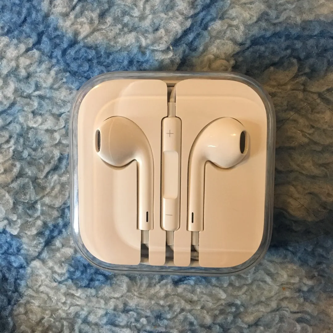 Apple Headphones - NEW photo 1