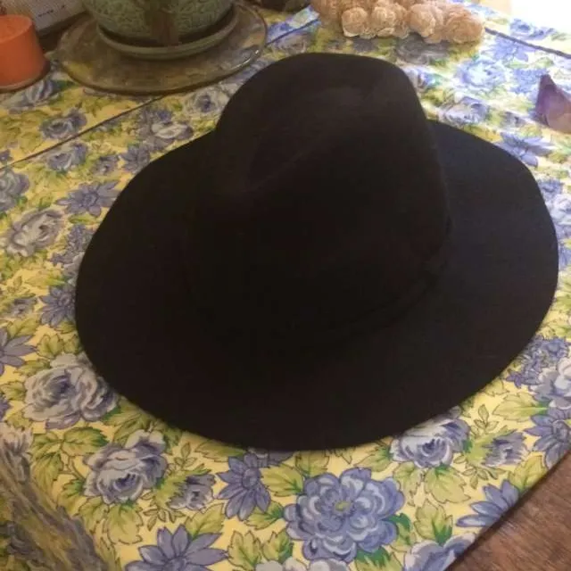 Black Brimmed Hat photo 1