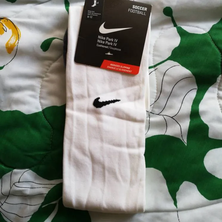 BNWT mens nike soccer socks size 8-12 photo 1