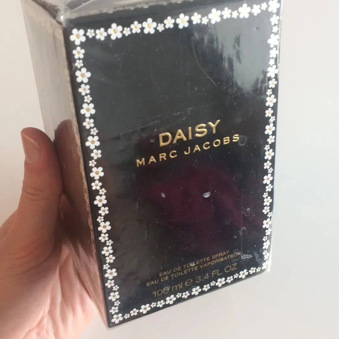 Marc Jacob Daisy Perfume photo 1
