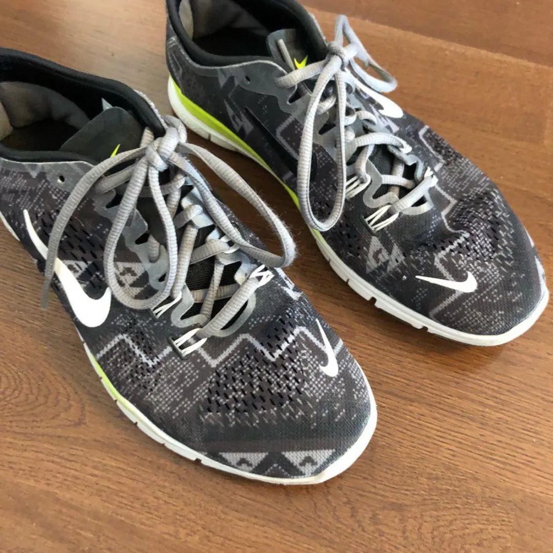 Size 7.5 Nike Training Shoes photo 1