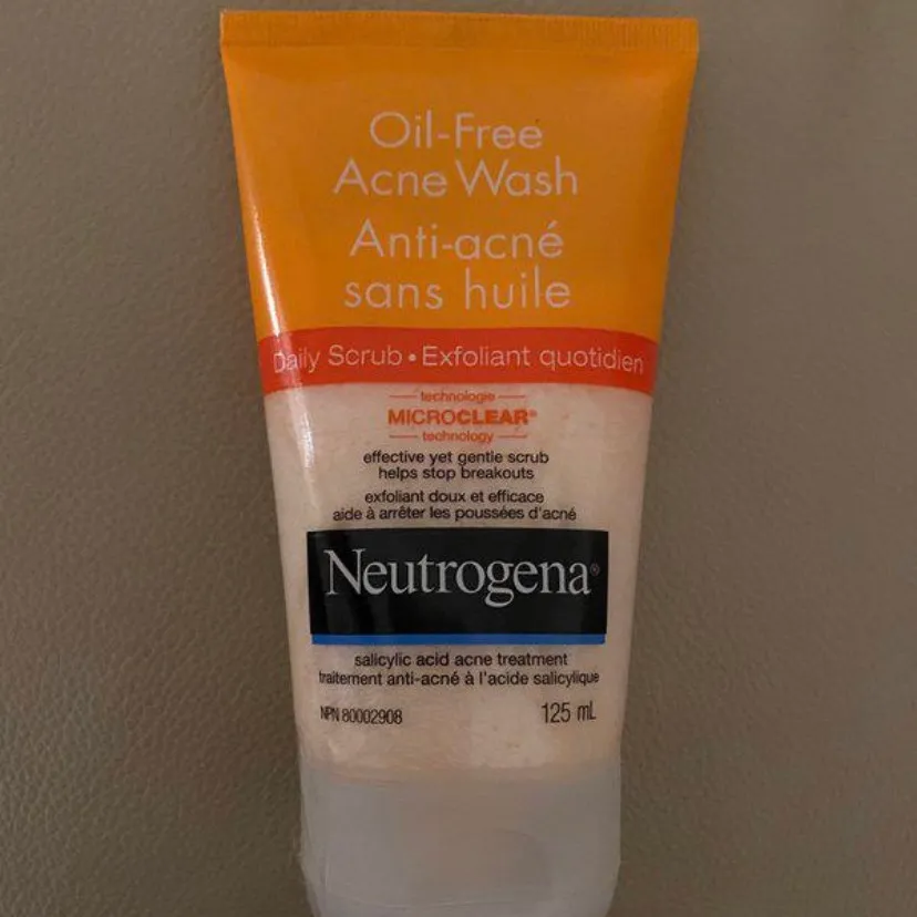 Free Neutrogena Oil-free Acne Wash photo 1