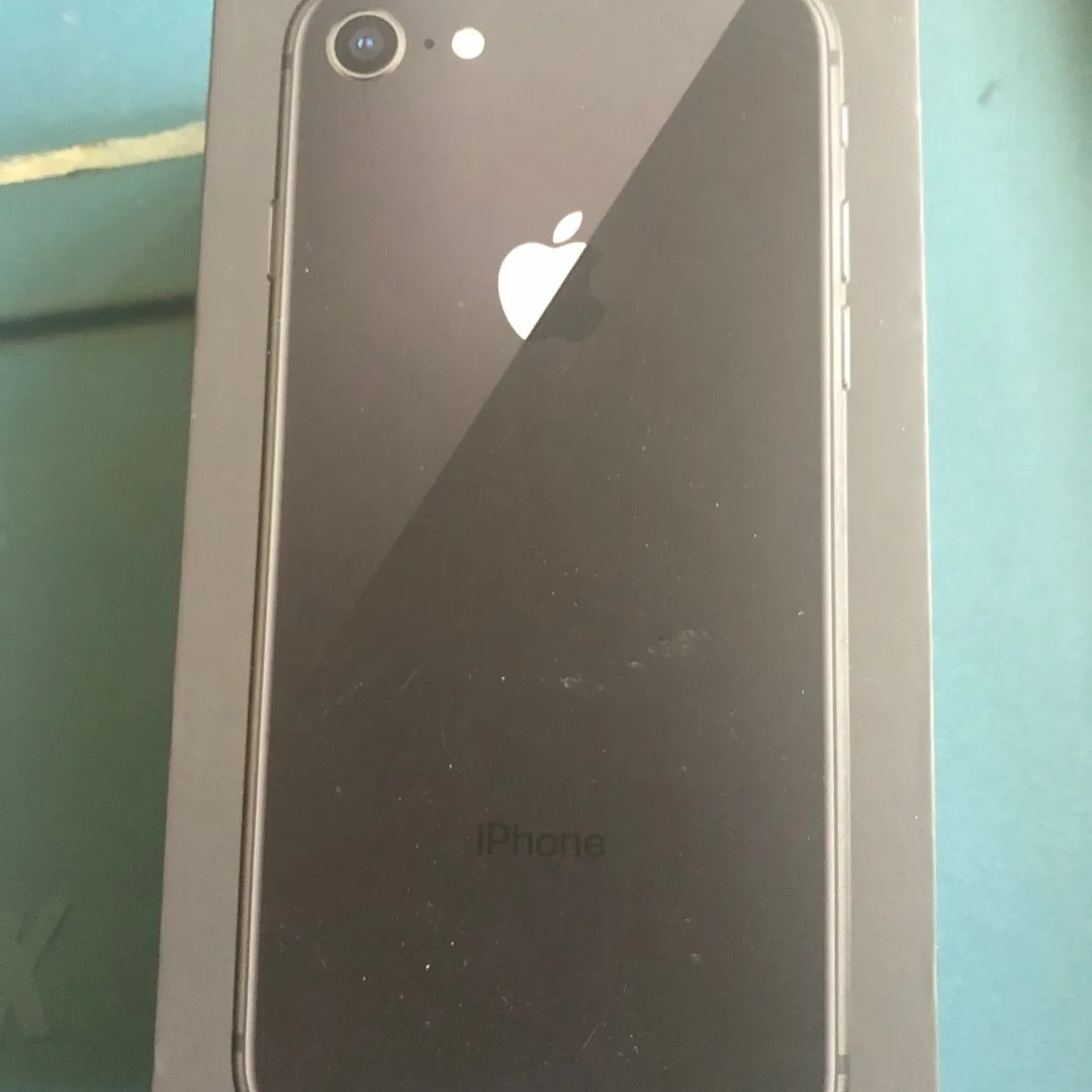 iPhone 7 New 128 GB with Otter Box photo 1