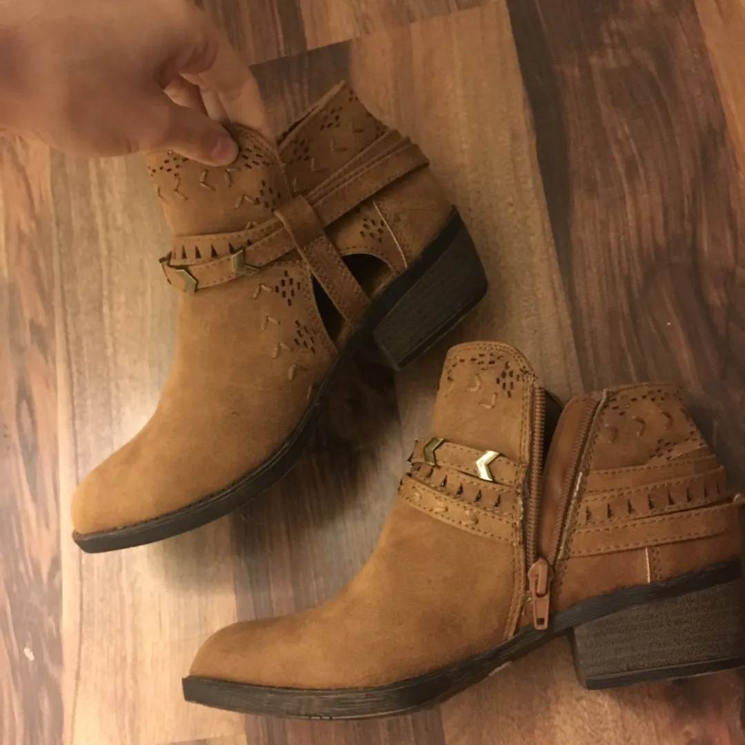 Size 6  ‘Women’s’ Shoes photo 1