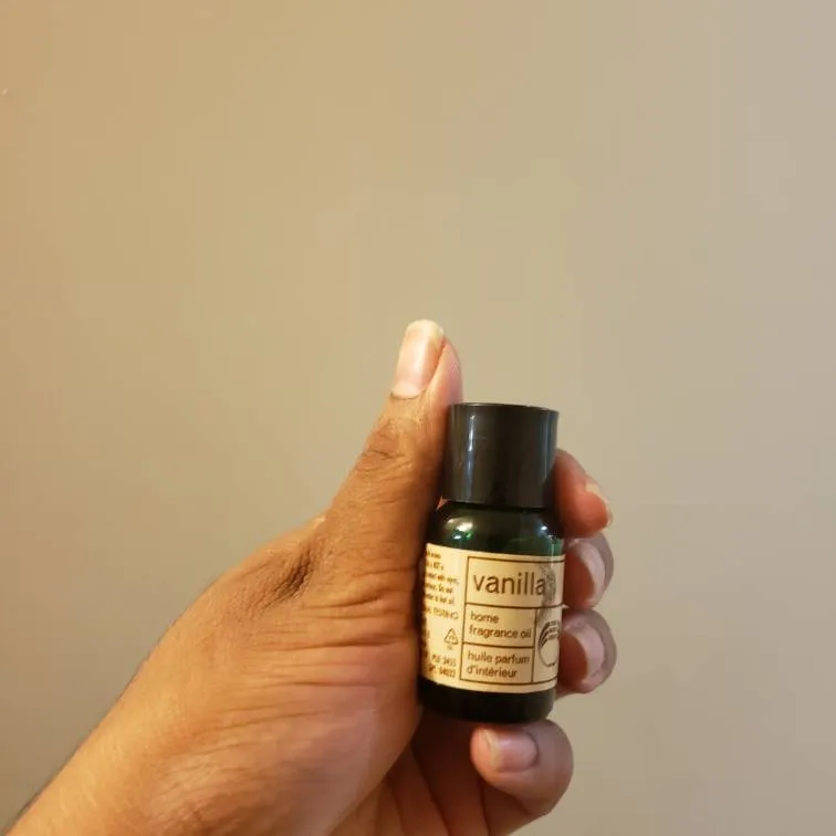 THE BODY SHOP Vanilla Fragrance Oil photo 1