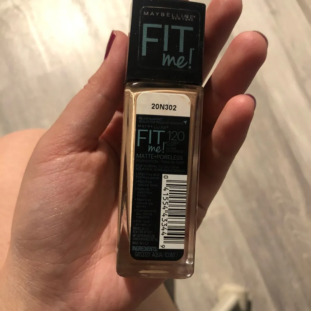 Maybelline Fit Me Foundation in 120 (Classic Ivory) photo 3