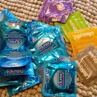 25 condoms photo 1