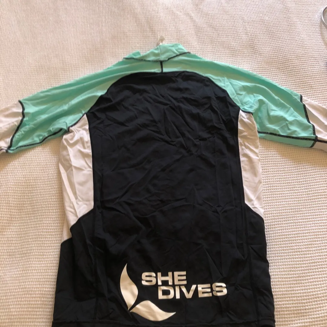 Women’s Small Rash Guard UV Protective Shirt photo 3