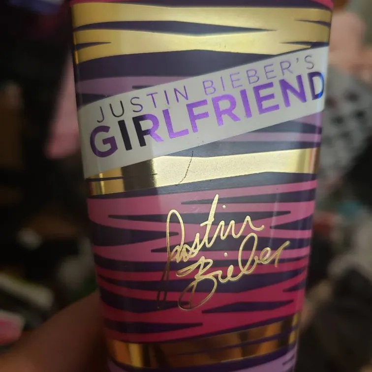 Justin beiber girlfriend body lotion photo 1