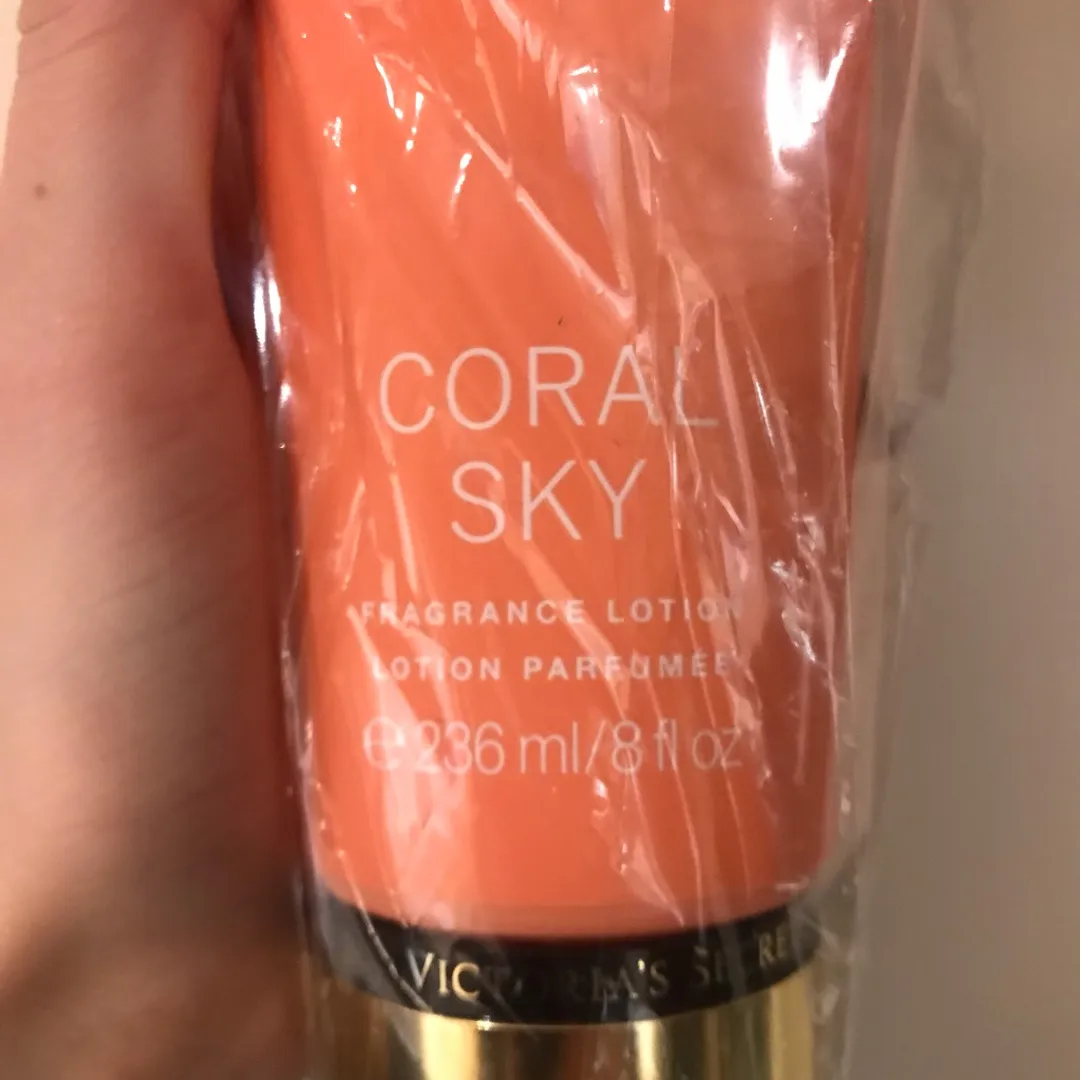 VS Coral Sky Fragrance Lotion photo 3