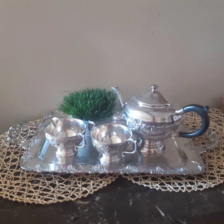 WM  A Rogers - The Old English Reproduction Silver Plated Tea... photo 1