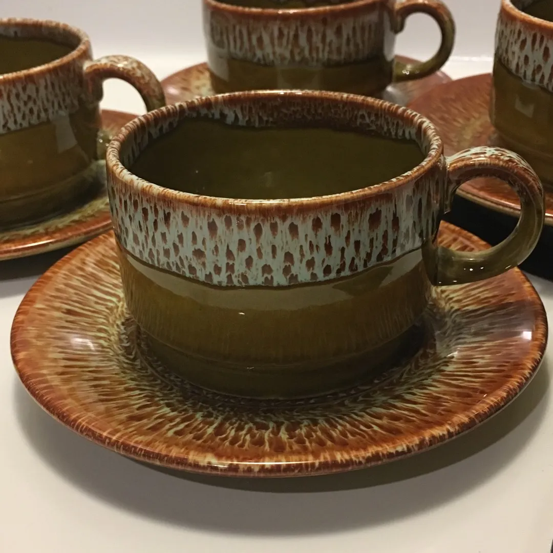 4 Matching Teacups And Saucers photo 1