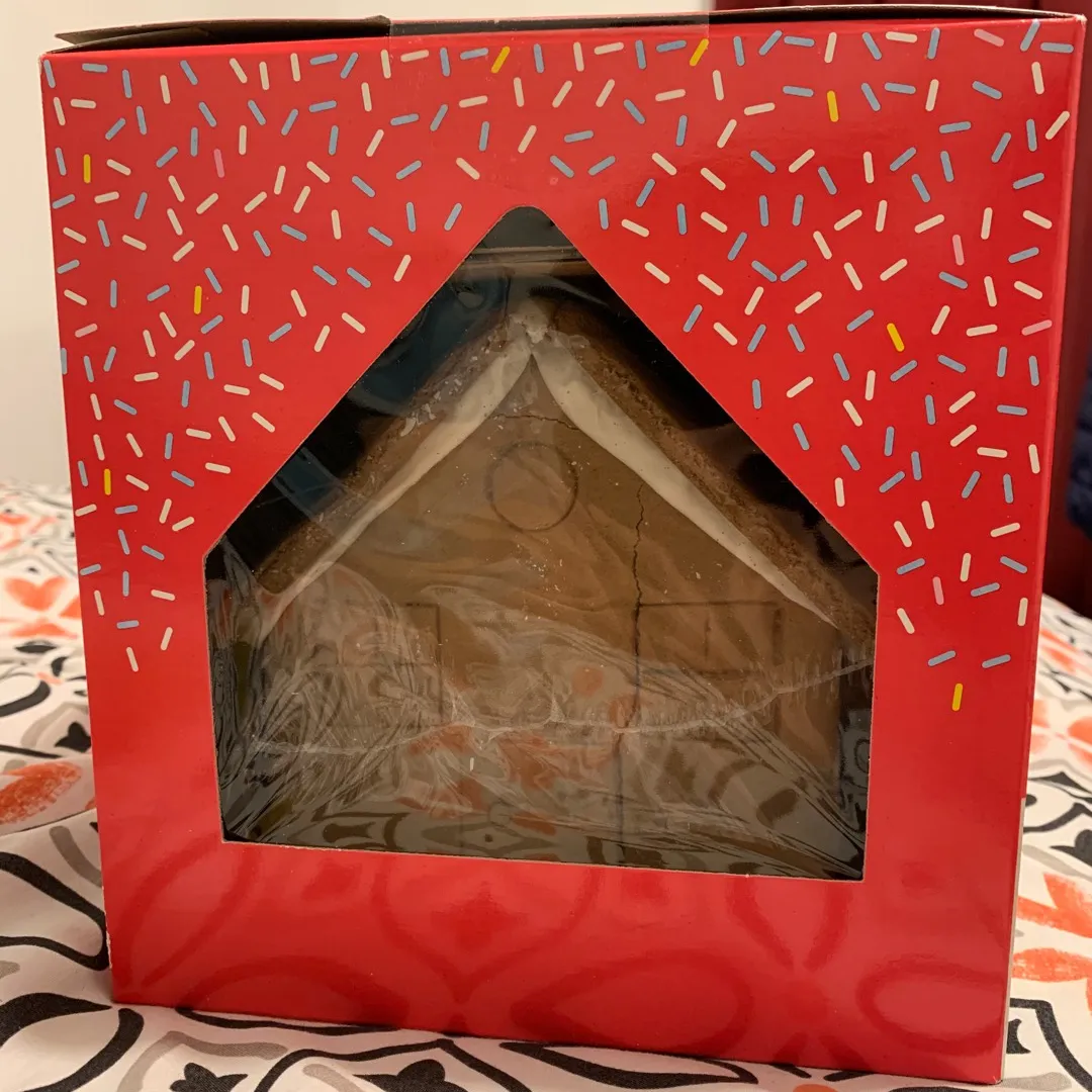 Gingerbread House Brand New photo 1