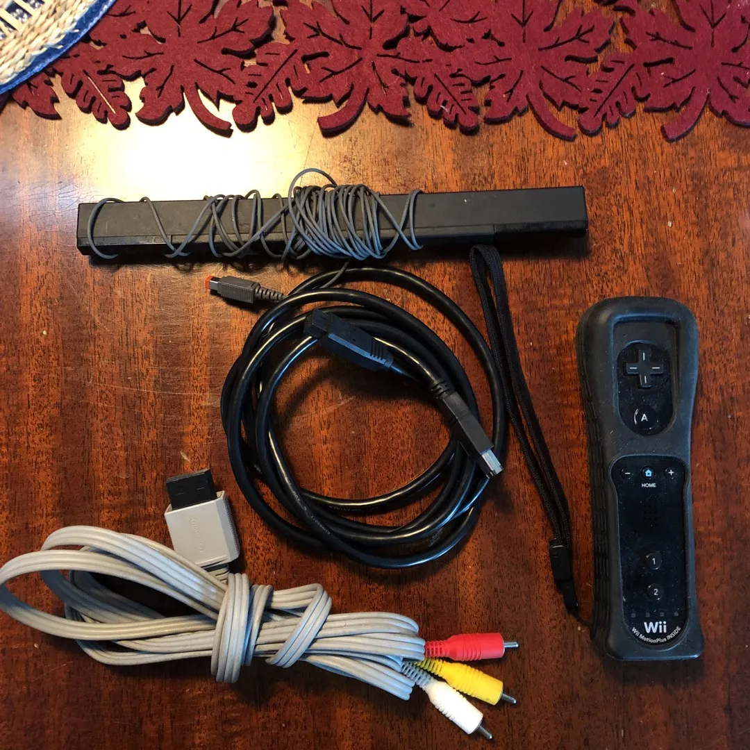 Nintendo Wii Cables And 1 Remote. photo 1
