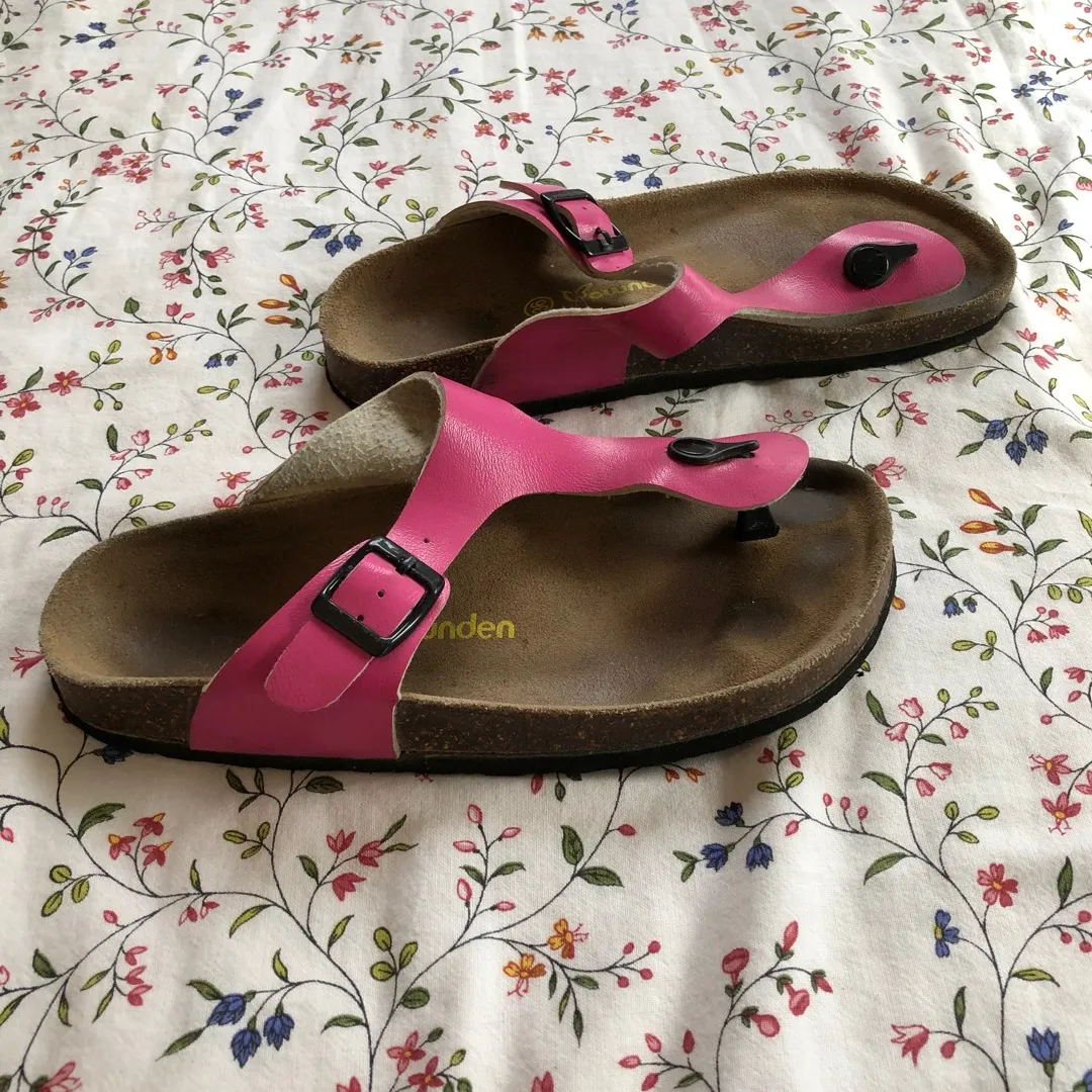 Pink Used Birkenstock Style Sandals - Size 6 photo 3