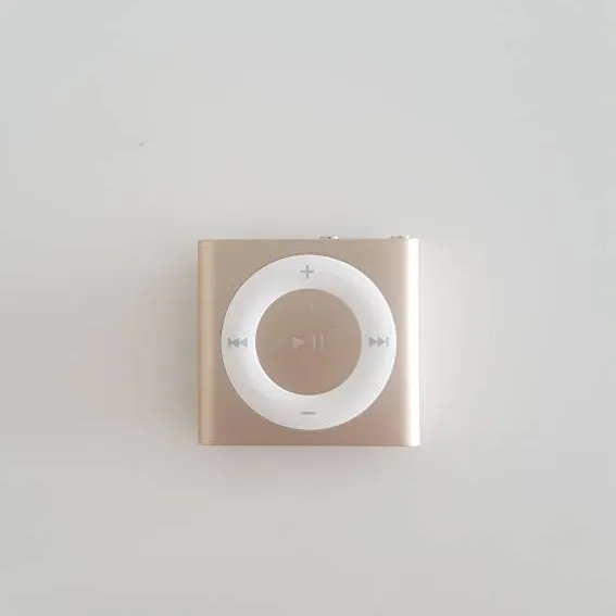 Gold iPod Shuffle photo 1