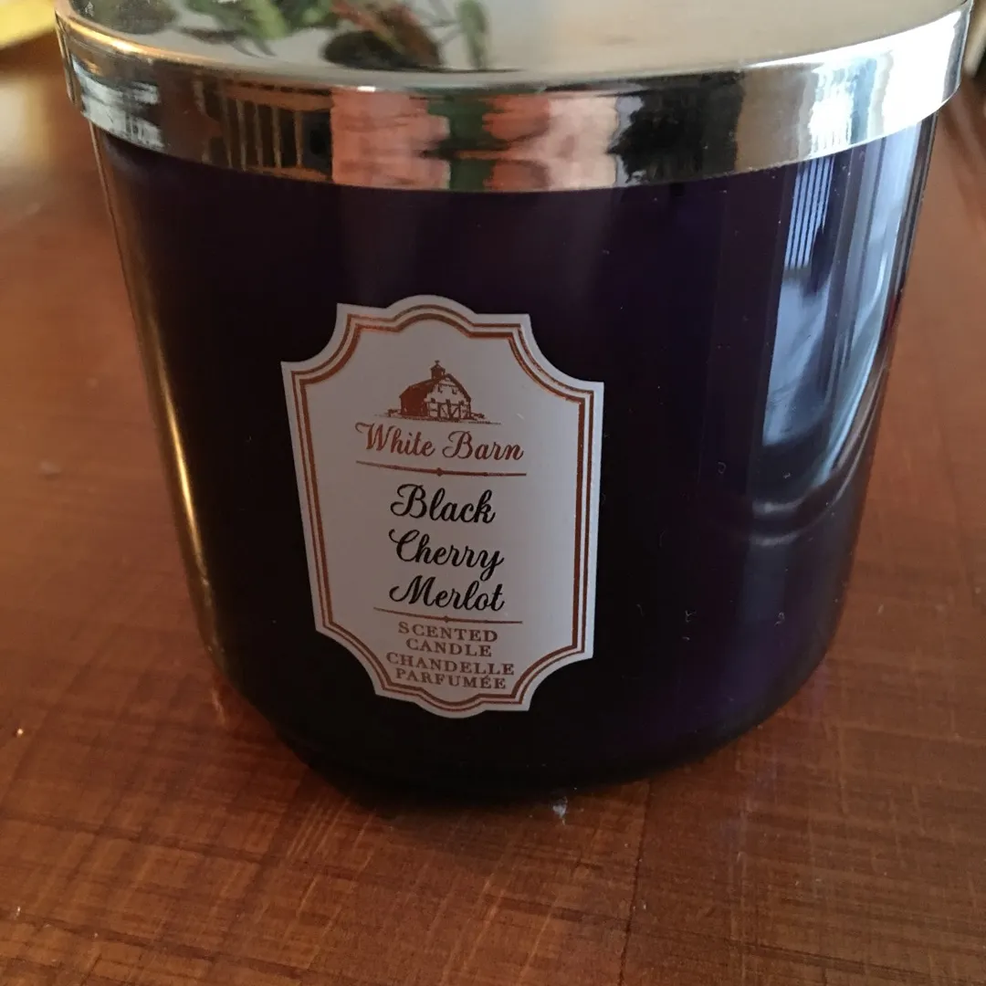 Black Cherry Merlot candle photo 1