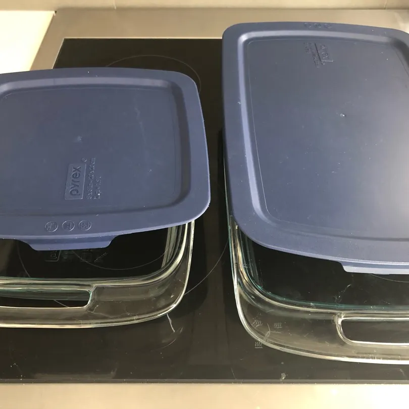 2 Pyrex Containers photo 1