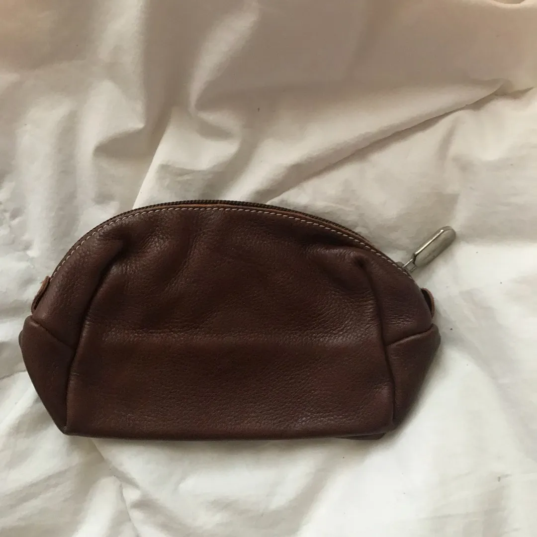 Roots Leather Make Up Bag photo 1