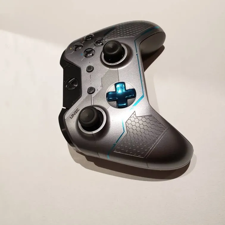 Used Limited Edition Halo 5 Guardians Controller. photo 1