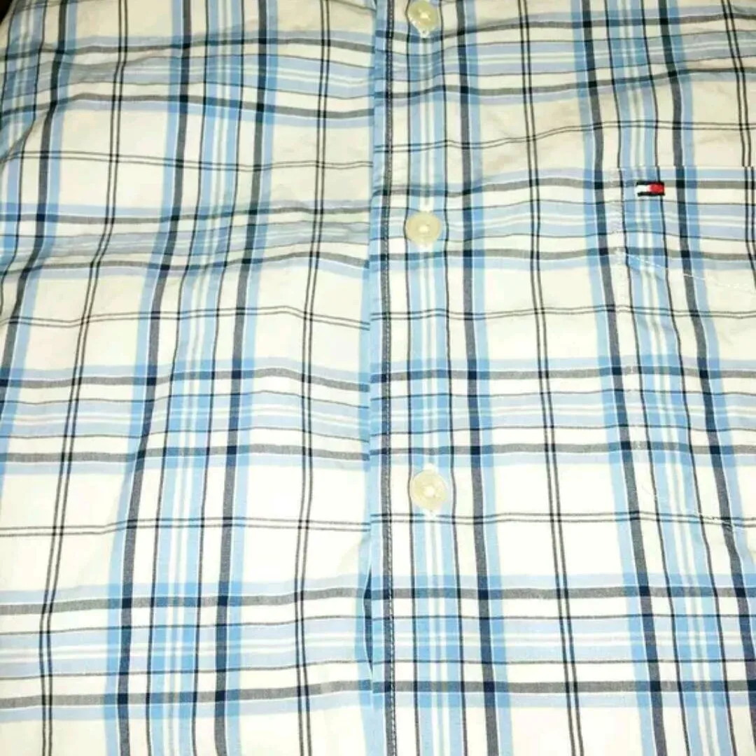 A men's medium Tommy Hilfiger shirt. photo 1