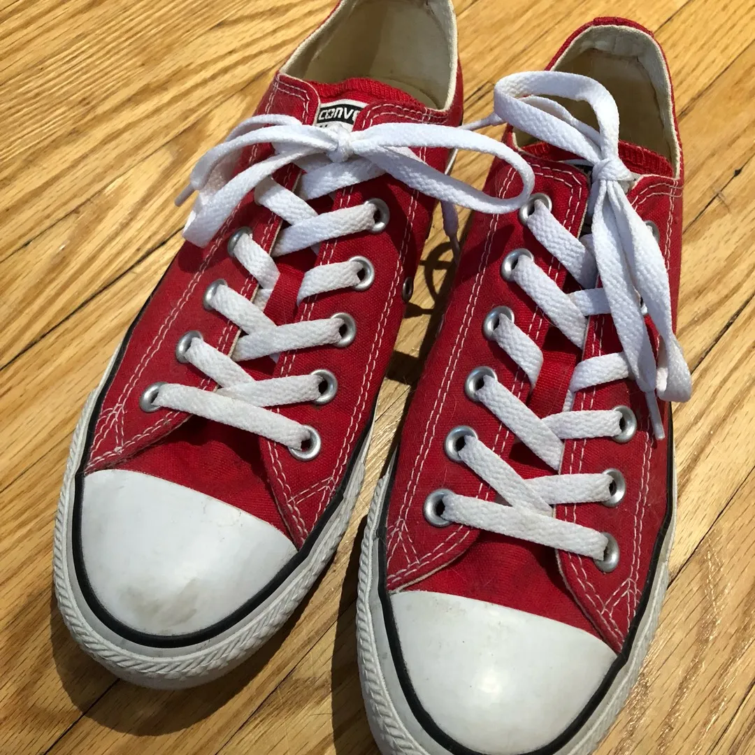Red Low Top Converse - Unisex, Size M6/W8 photo 1
