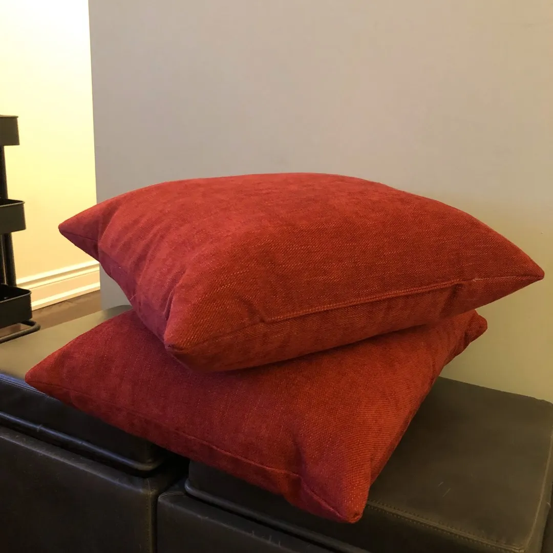 2x Red Cushions photo 1