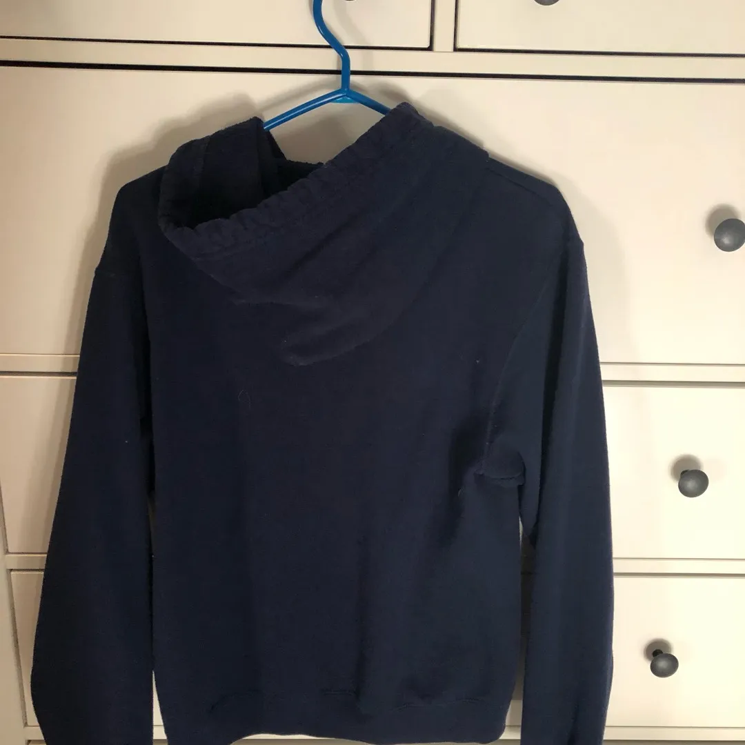 Queens Commerce Sweater Size Small photo 5
