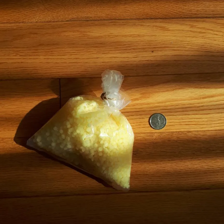 100% Beeswax - Made In Canada photo 1