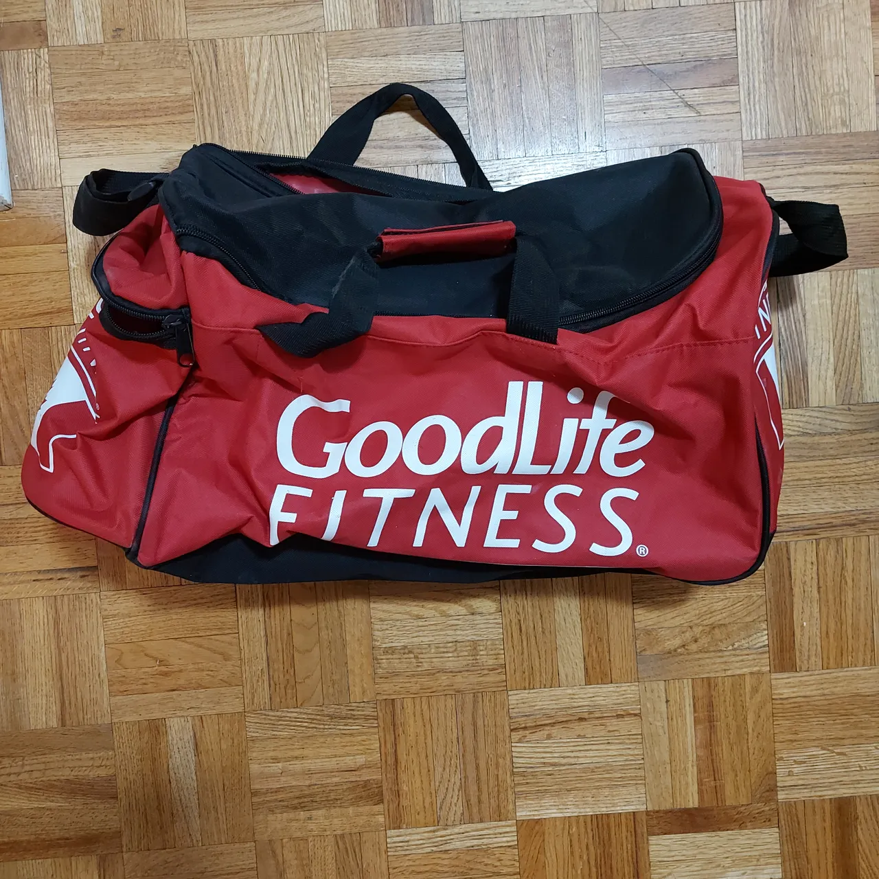 Goodlife fitness duffle bag photo 2