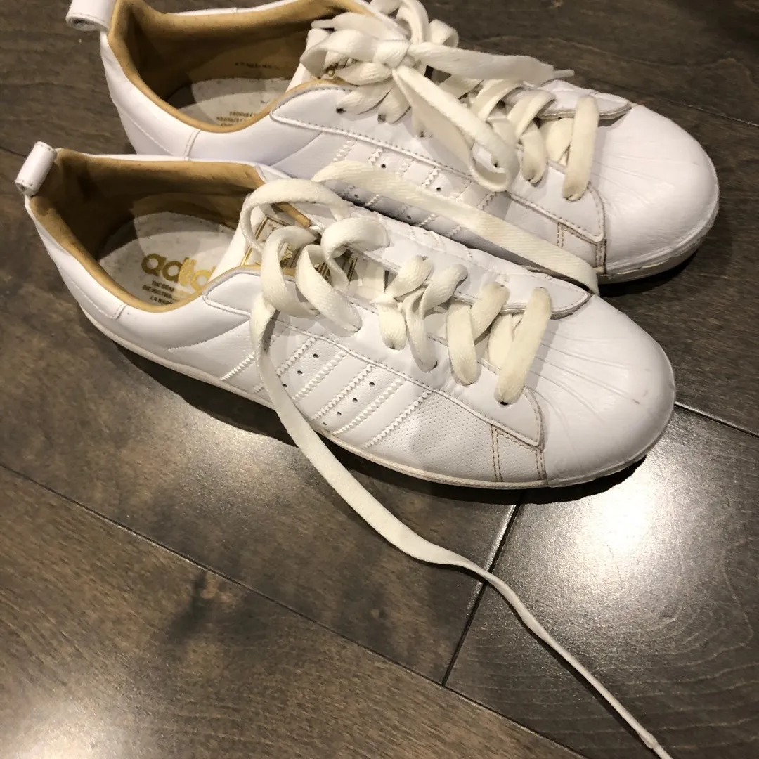 White Adidas Shoes. Size 9. Great Condition. photo 1