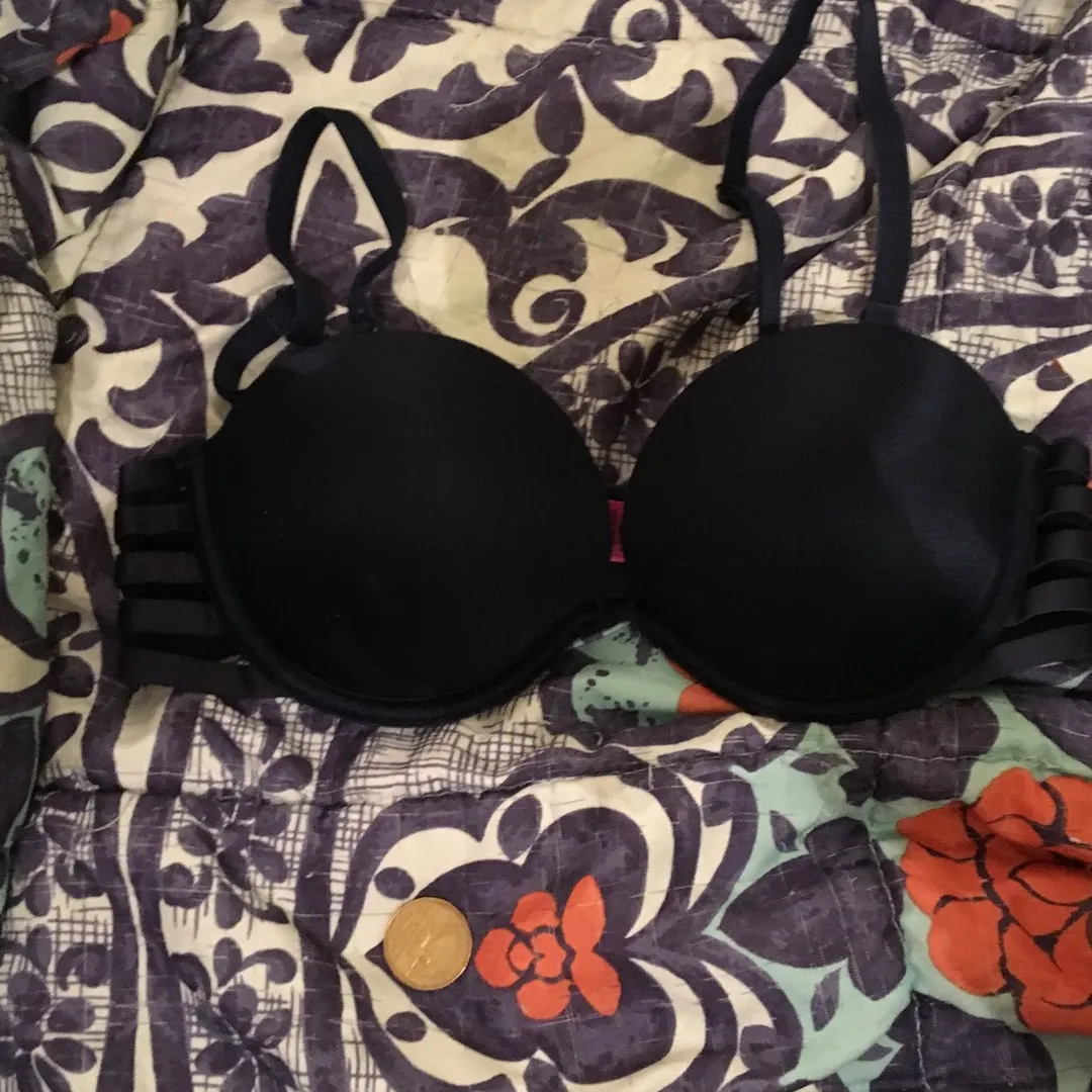 cut out strapless bra photo 1